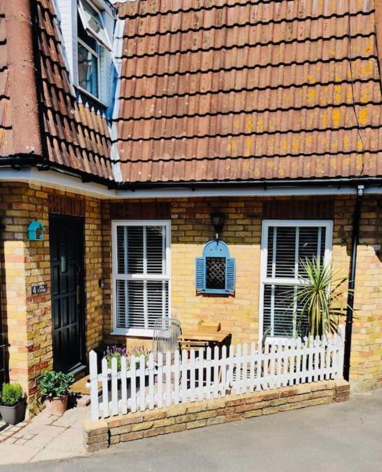 May Cottage - Heart Of Vibrant Village & 10 Mins Walk To Beach Milford on Sea Luaran gambar