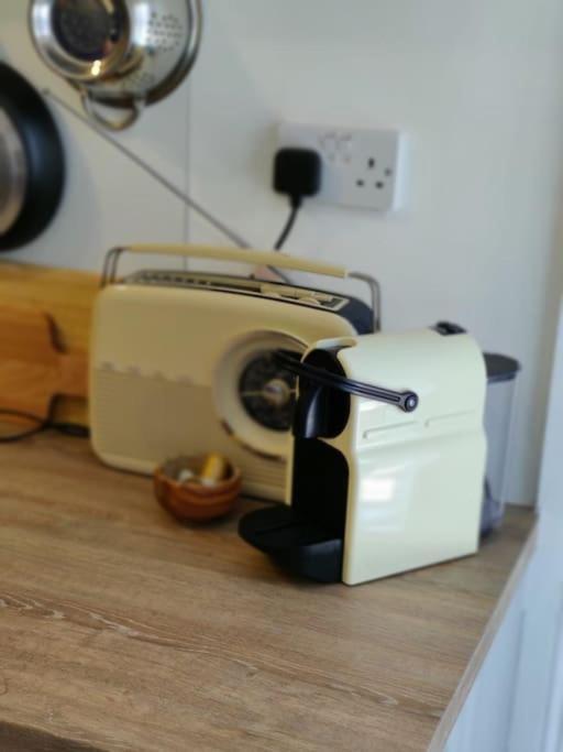 May Cottage - Heart Of Vibrant Village & 10 Mins Walk To Beach Milford on Sea Luaran gambar