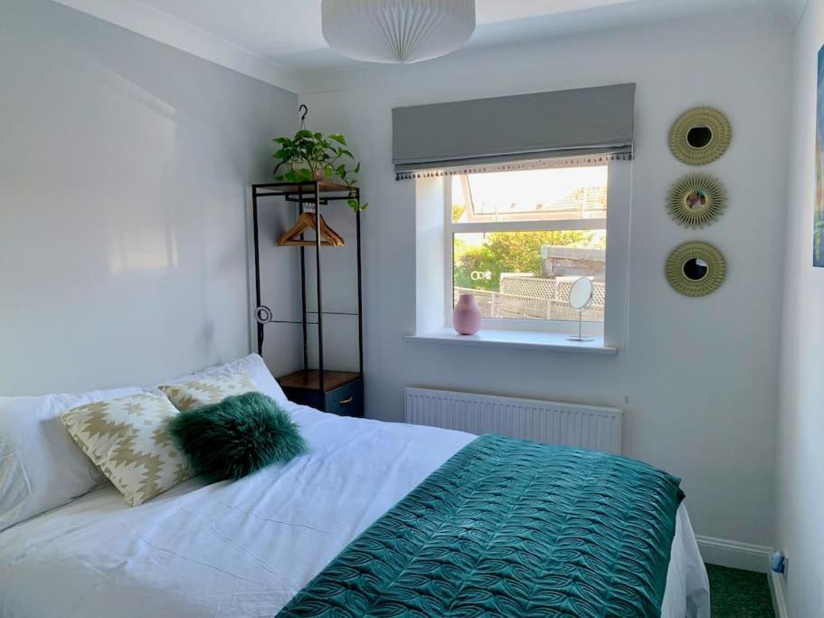 May Cottage - Heart Of Vibrant Village & 10 Mins Walk To Beach Milford on Sea Luaran gambar